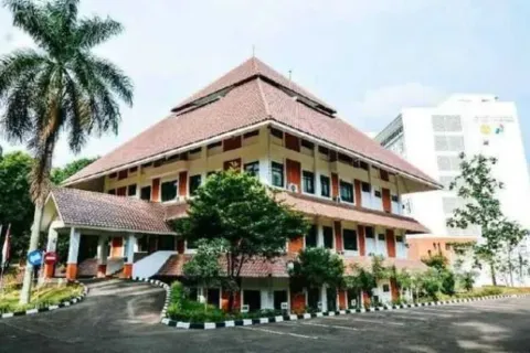 Biaya Pendidikan Program Study Fisika Universitas Indonesia