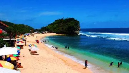 Pantai Kukup Yogyakarta