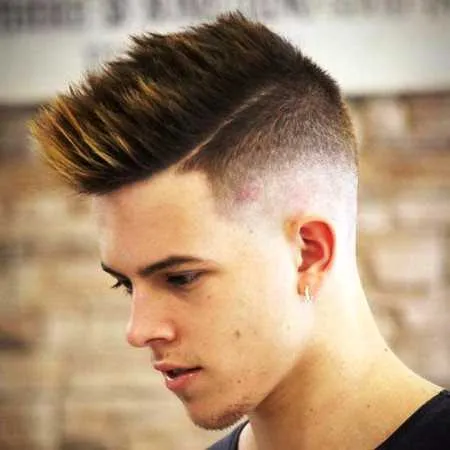 Potongan Rambut Pria Faux Hawk