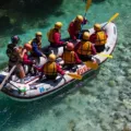 Tips Sebelum Bermain Rafting Arung Jeram untuk Pemula