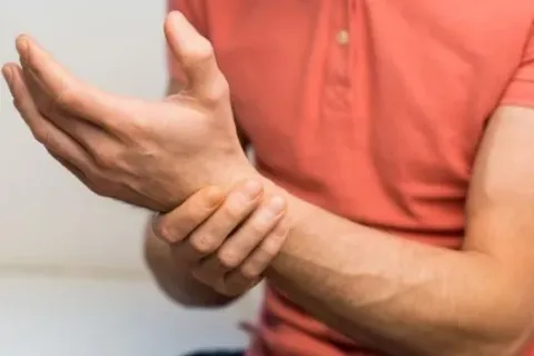 Ketahui Tips Anti Kebas Kesemutan di Kaki dan Tangan untuk Ayah Sang Pahlawan Keluarga