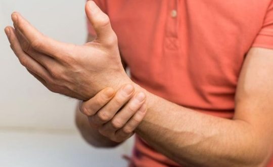 Ketahui Tips Anti Kebas Kesemutan di Kaki dan Tangan untuk Ayah Sang Pahlawan Keluarga