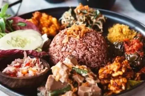 Bagaimana Cara Memasak Beras Merah Agar Tetap Pulen dan Bernutrisi