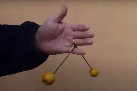Cara memainkan Lato lato