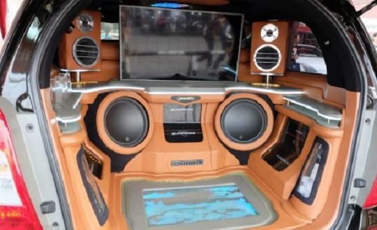 Cara Memilih Sistem Audio Mobil Terbaik, Salah SatunnyaCek Fitur Terbaru