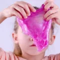 Tips Jitu Menghilangkan Slime yang Menempel di Baju