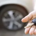 Mengarungi Keindahan Lombok Tips Unik untuk Sewa Mobil yang Tak Terlupakan