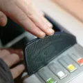 Tips Ambil Uang di ATM bagi Pemula untuk Keuangan yang Aman dan Efisien