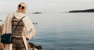 Tips Memilih Outfit ke Pantai Hijab Simple agar Tetap Modis dan Nyaman