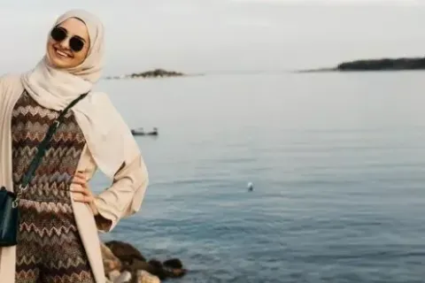 Tips Memilih Outfit ke Pantai Hijab Simple agar Tetap Modis dan Nyaman