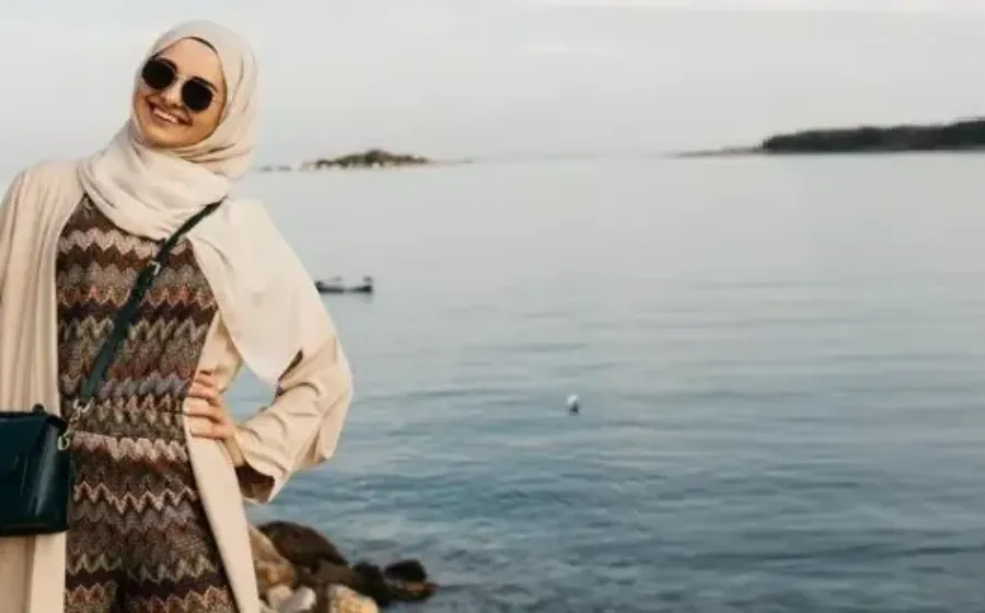 Tips Memilih Outfit ke Pantai Hijab Simple agar Tetap Modis dan Nyaman