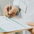 Mengenal Sosok Dr. John Manzella Profesionalisme dan Dedikasi dalam Dunia Medis