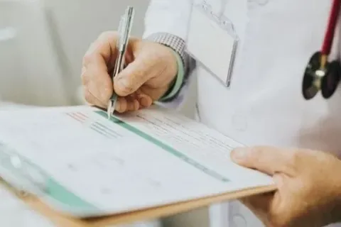 Mengenal Sosok Dr. John Manzella Profesionalisme dan Dedikasi dalam Dunia Medis