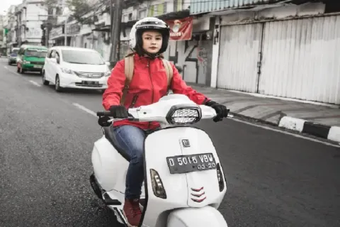 Cara Aman Mengerem Motor Matic di Turunan Untuk Wanita Perempuan Pemula
