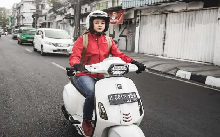 Cara Aman Mengerem Motor Matic di Turunan Untuk Wanita Perempuan Pemula