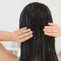 Ketahui 10 Manfaat Conditioner untuk Rambut Lembab dan Sehat