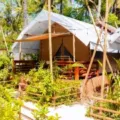 Rekomendasi Hotel dengan Konsep Glamping yang Bikin Liburanmu Makin Seru dan Nggak Biasa