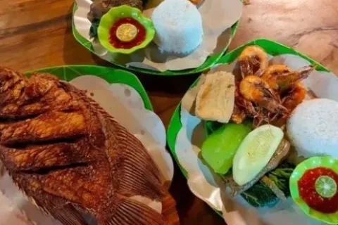 Mengenal Nasi Tempong Makanan Tradisional Bali yang Pedasnya Bikin Kamu Ketagihan dan Pengen Nambah