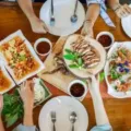 Tips Memilih Restoran untuk Makan Bersama Keluarga yang Bikin Semua Anggota Happy dan Betah Lama lama