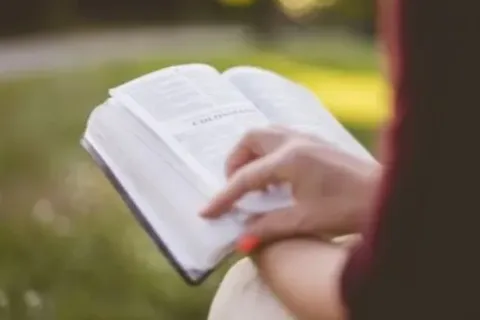 Menelusuri Dimensi Psikologis dalam Novel yang Bikin Kamu Mikir Dua Kali