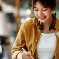 Tips Menabung buat Anak Kuliahan Biar Dompet Nggak Sekarat di Tengah Bulan