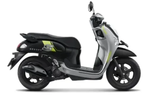 Pengendara Motor yang Merokok di Jalanan Itu Menyebalkan