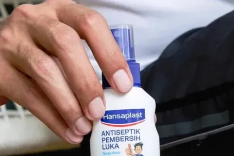 Pembersih Luka Hansaplast Spray Antiseptik untuk Perawatan Praktis