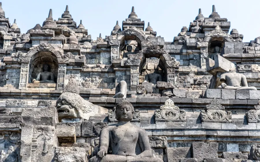 Candi Borobudur sebagai salah satu destinasi wisata sejarah terbaik di Indonesia