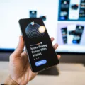 Tampilan antarmuka ide aplikasi pengatur keuangan pribadi modern pada layar smartphone