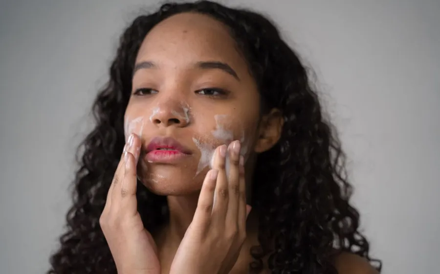 Panduan skincare routine remaja untuk menjaga kesehatan kulit wajah agar bebas jerawat dan tetap segar