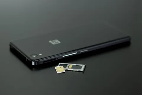 Ilustrasi cara mengatasi memori HP penuh pada smartphone