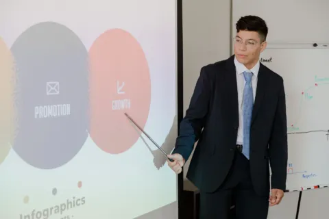 Ilustrasi penerapan strategi ekspansi bisnis ke kota lain untuk pengoperasian cabang baru