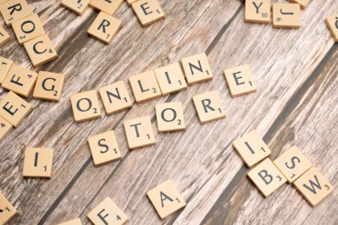 Ilustrasi tips memilih platform jualan online untuk mengoptimalkan bisnis digital